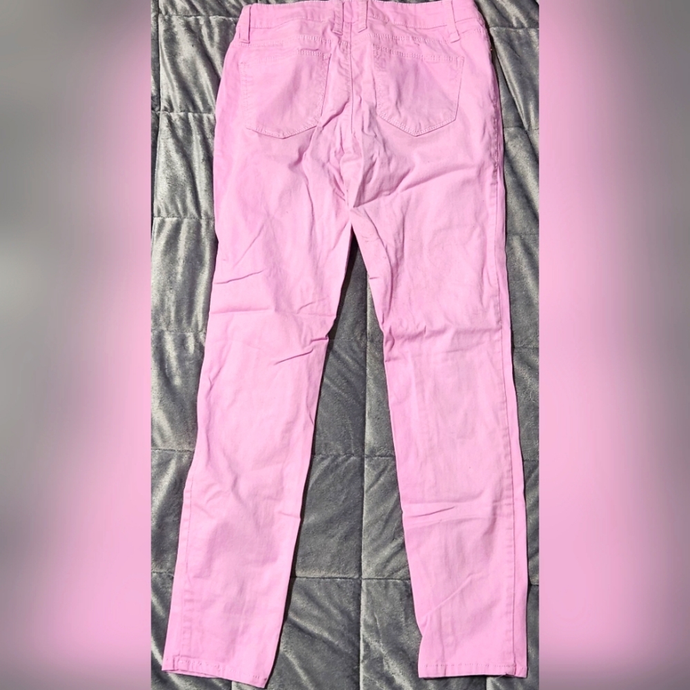 Pink Women's low-rise No Boundaries skinny jeans